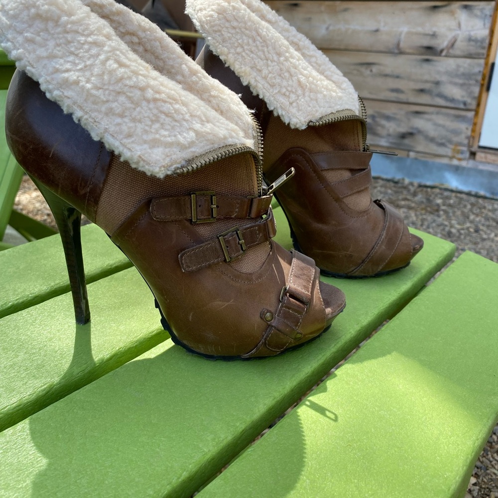 Vintage Aldo distressed fur-lined heel boot